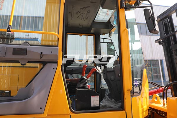 越野叉車(chē) 越野叉車(chē)